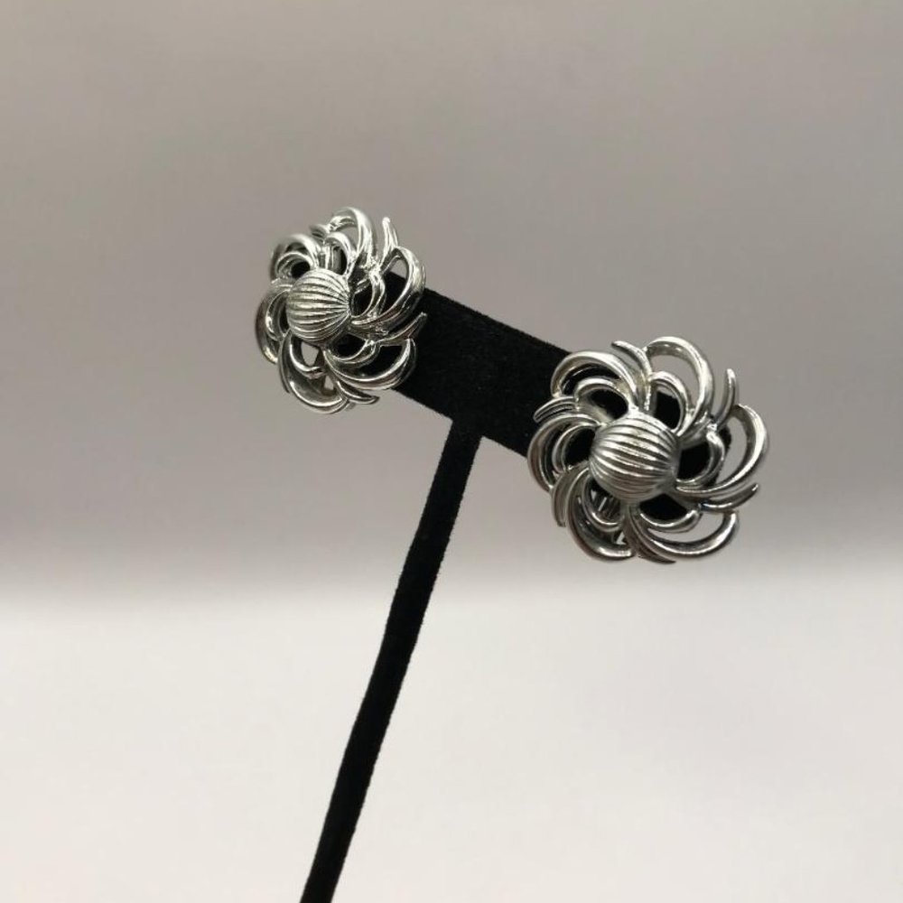 Vintage Coro Silver-Tone Clipon Earrings - Picture 4 of 8